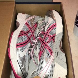 BRAND NEW ASICS